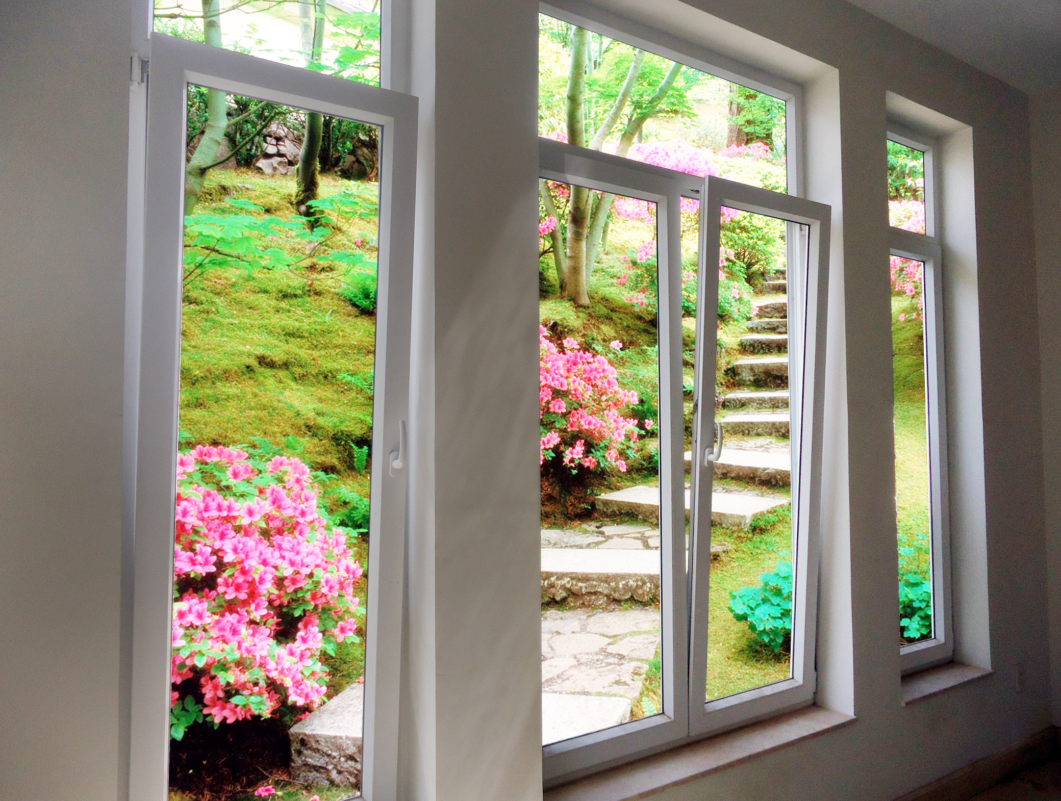 Cửa sổ nhôm mở quay lật trong