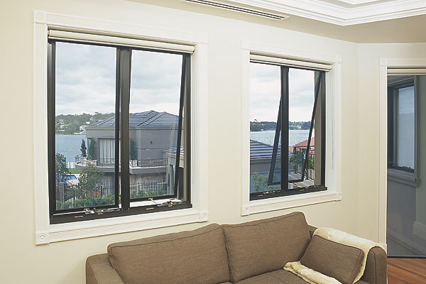 Cửa sổ nhôm mở hất ra ngoài