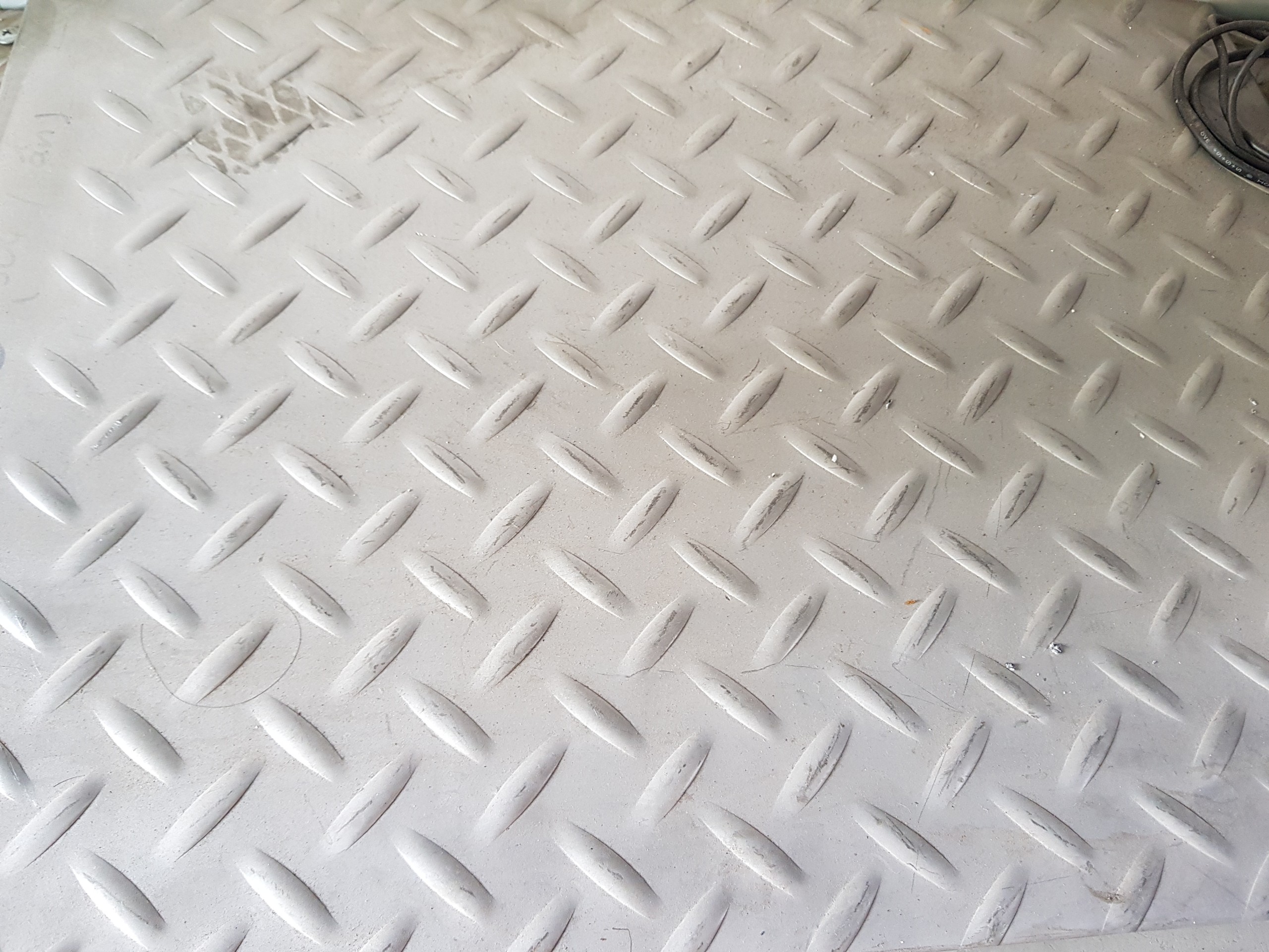 Tấm Đục Lổ, Dập Gân 304