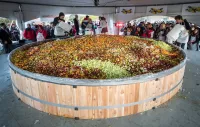 MÓN SALAD TRÁI CÂY LỚN NHẤT THẾ GIỚI - CÂN ĐIỆN TỬ FUJIHATSU