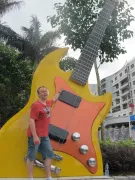 ĐÀN GUITAR ĐIỆN LỚN NHÂT THẾ GIỚI - CÂN ĐIỆN TỬ FUJIHATSU