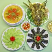 MÂM CƠM NHÀ VỚI MÓN CÁ MÚ HẤP MĂNG CHUA