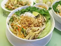 MÂM CƠM MÙA HÈ VỚI PHỞ GÀ TRỘN, NỘM GÀ NGÓ SEN