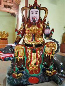 Tượng Hộ Pháp uy nghiêm