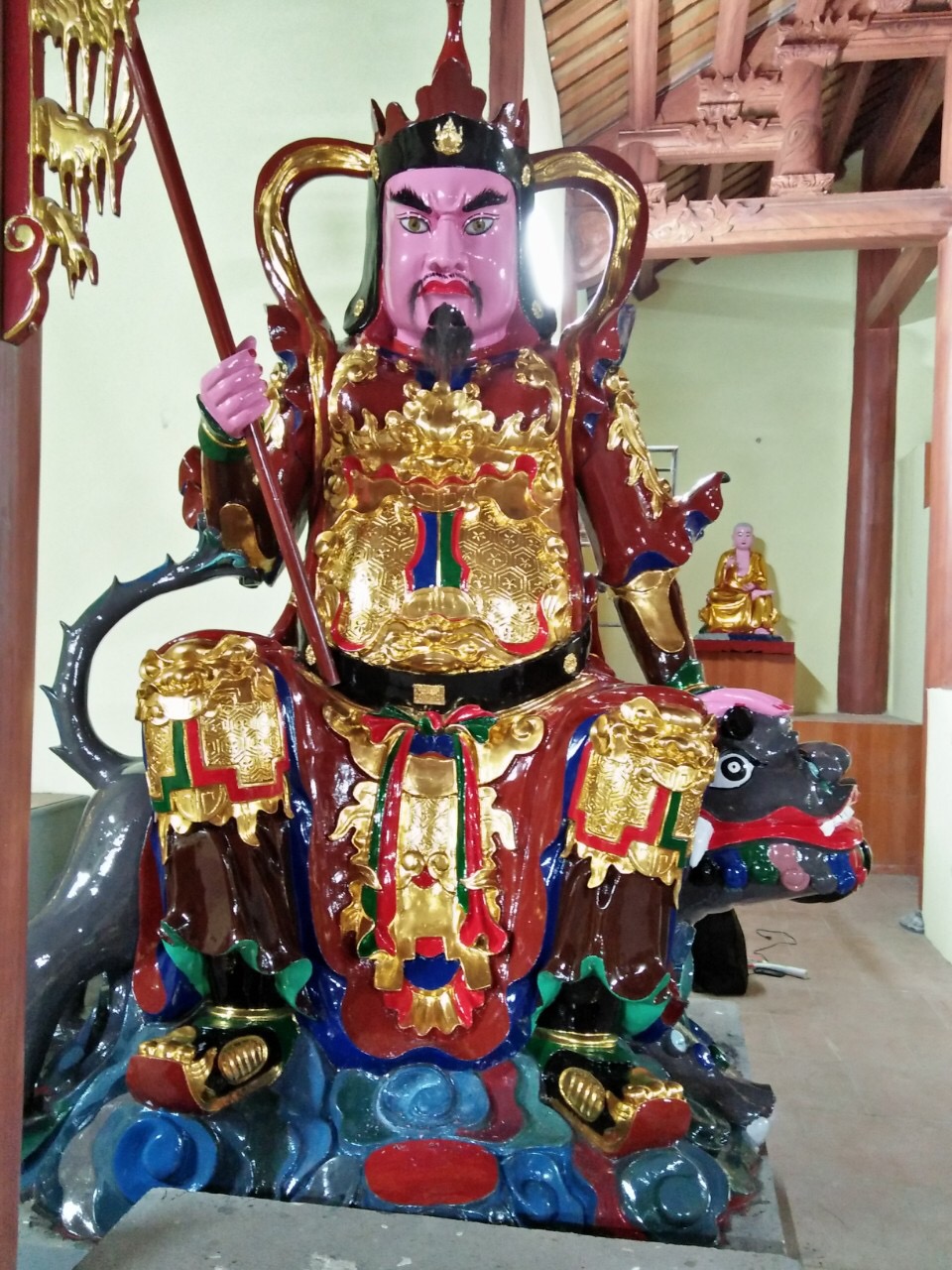 Tượng Hộ Pháp uy nghiêm