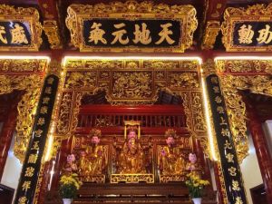 Gian thờ 10