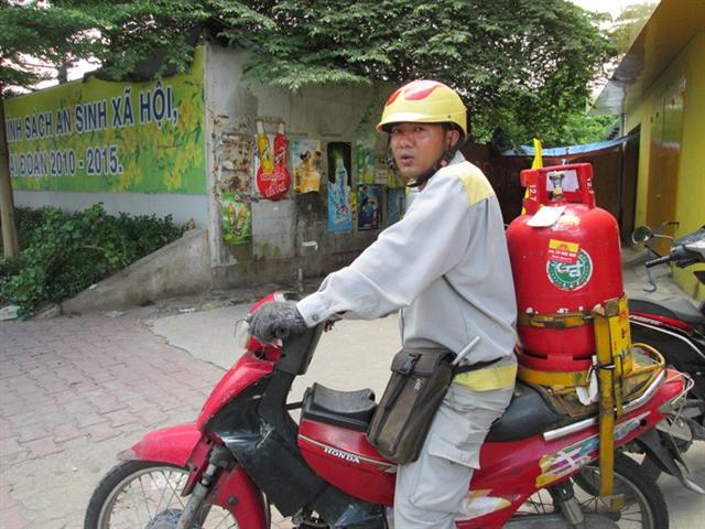 Gas bán lẻ đến người tiêu dùng không chỉ có gas mà kèm nhiều dịch vụ như giao tận nhà, kiểm tra an toàn sử dụng gas,...