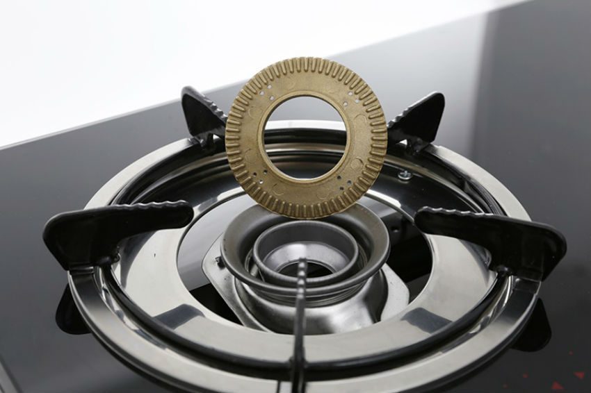 Mặt bếp bằng kính cường lực sáng bóng
Hệ thống đánh lửa Magneto cho tia lửa nhạy, hoạt động bền tốt