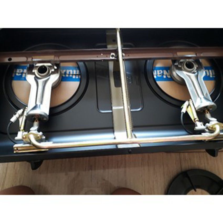 2 bếp riêng biệt giúp tiết kiệm được thời gian
Mặt bếp inox chịu lực chống dính và dễ vệ sinh
