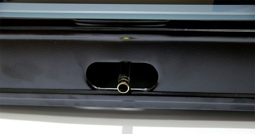 Thiết kế hiện đại, màu đen sang trọng
Hệ thống đánh lửa Magneto tạo tia lửa nhanh