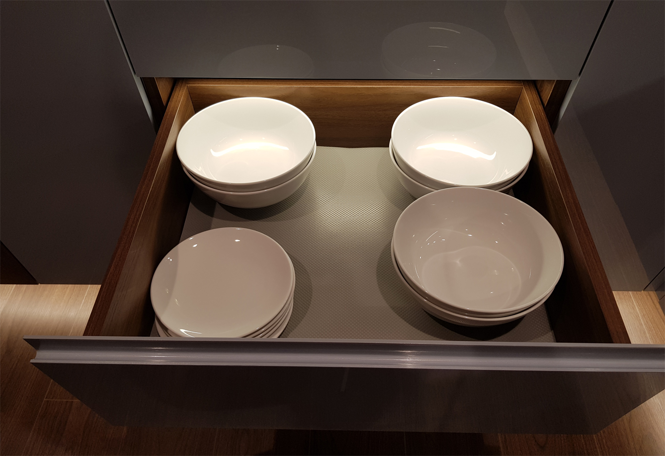 anh3-tam-lot-hoc-tu-mau-xam-nhat-imundex-7-809-940