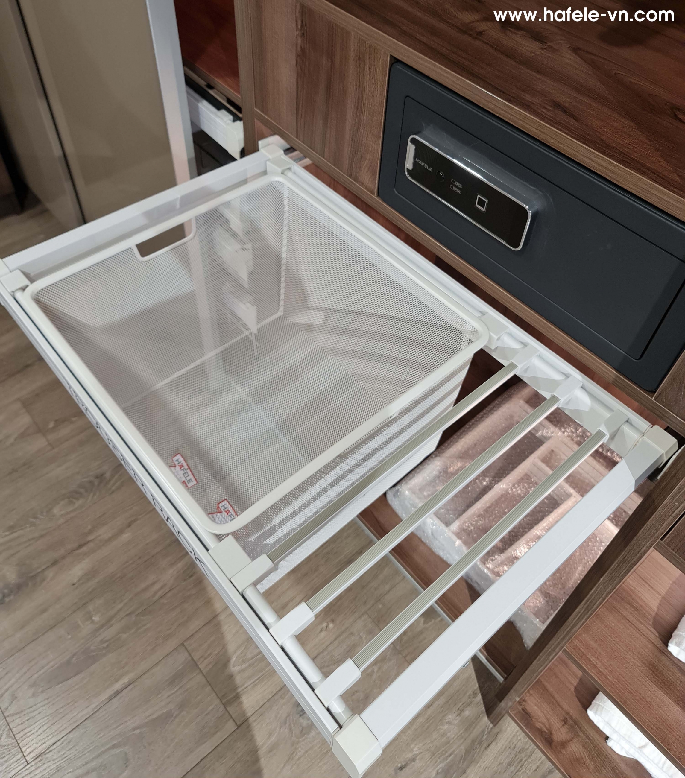 Móc Treo Quần Kèm Giỏ 800mm Hafele 807.95.831