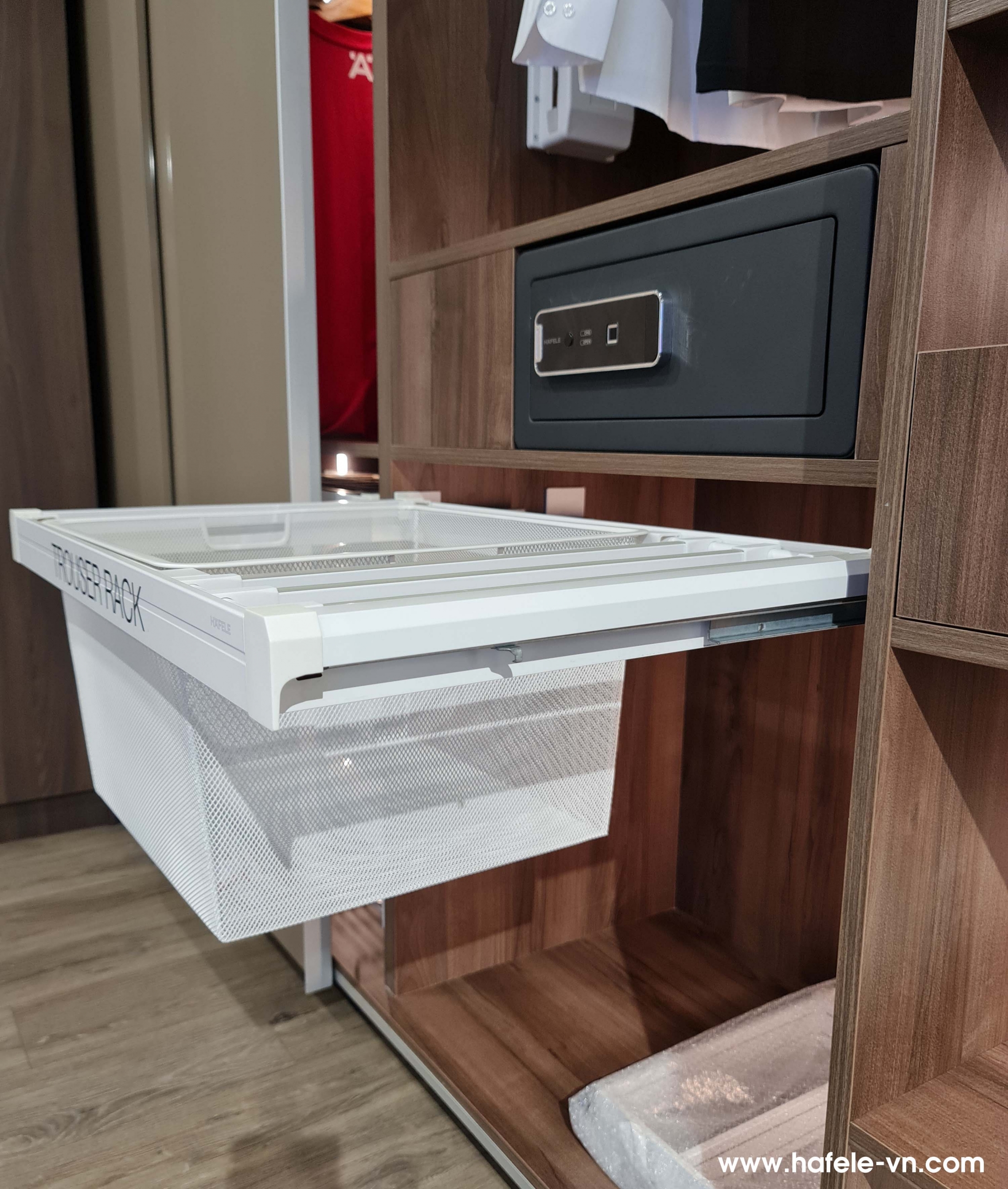 anh1-moc-treo-quan-tu-quan-ao-hafele-807-95-831