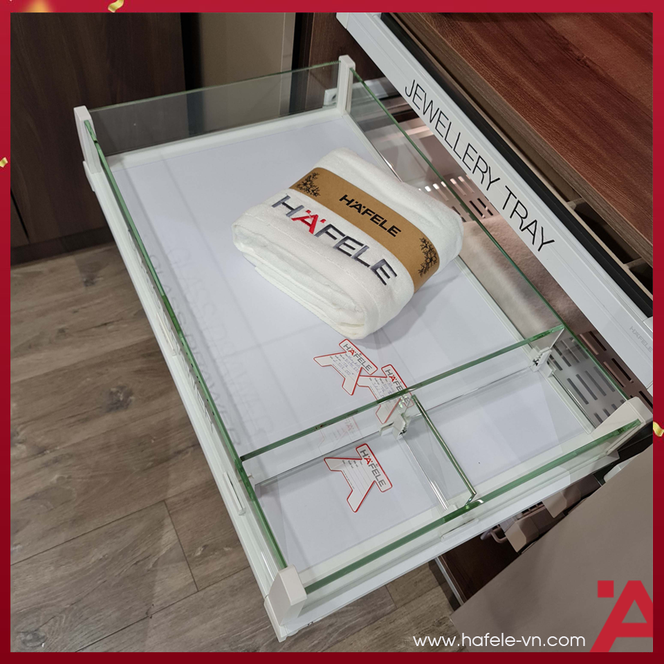 anh1-ro-keo-bang-kinh-hafele-807-95-871