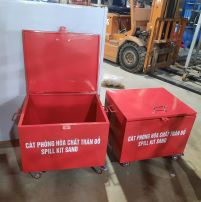Thùng đựng cát chữa cháy trong phòng hóa chất