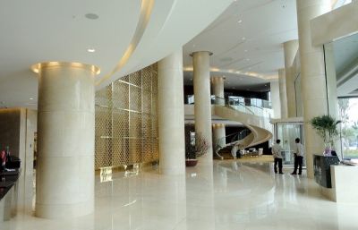 Sử dụng cột đá tự nhiên làm đẹp cho không gian