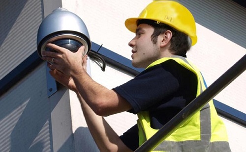 Thường xuyên lau chùi, vệ sinh camera để đảm bảo camera không bị bám bụi, cho hình ảnh rõ nét