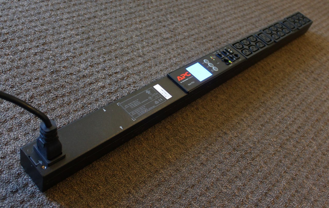 Thanh nguồn APC AP8858