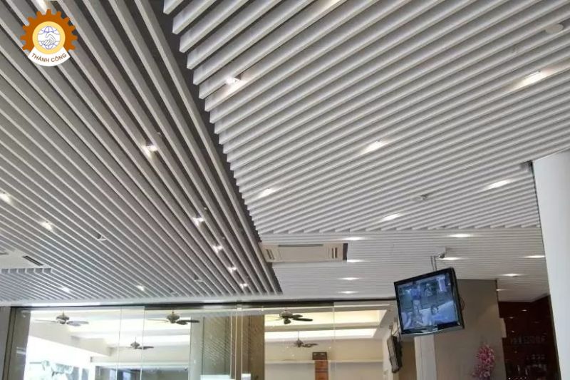 Cách nhiệt trần nhà sử dụng trần nhôm