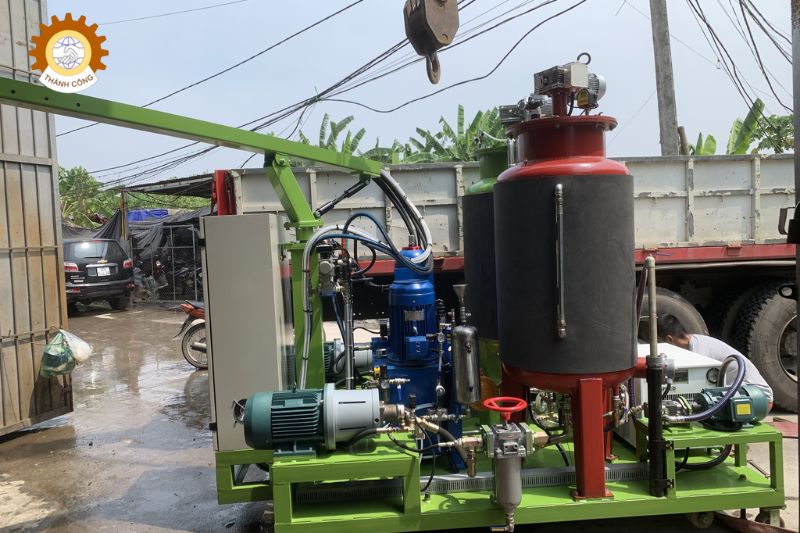 Máy phun Fu Foam tại Thành Công
