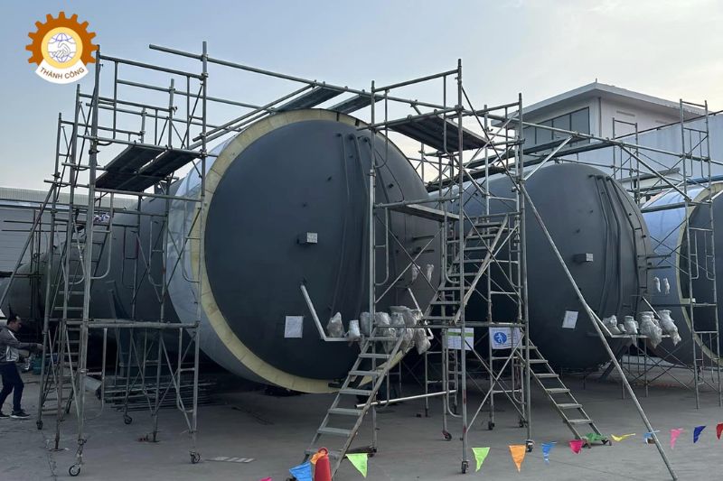 Bàn giao máy đổ foam cách nhiệt tank bồn đường kính 3m6