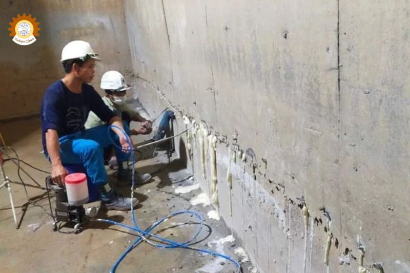 Bơm Foam chống thấm là gì?