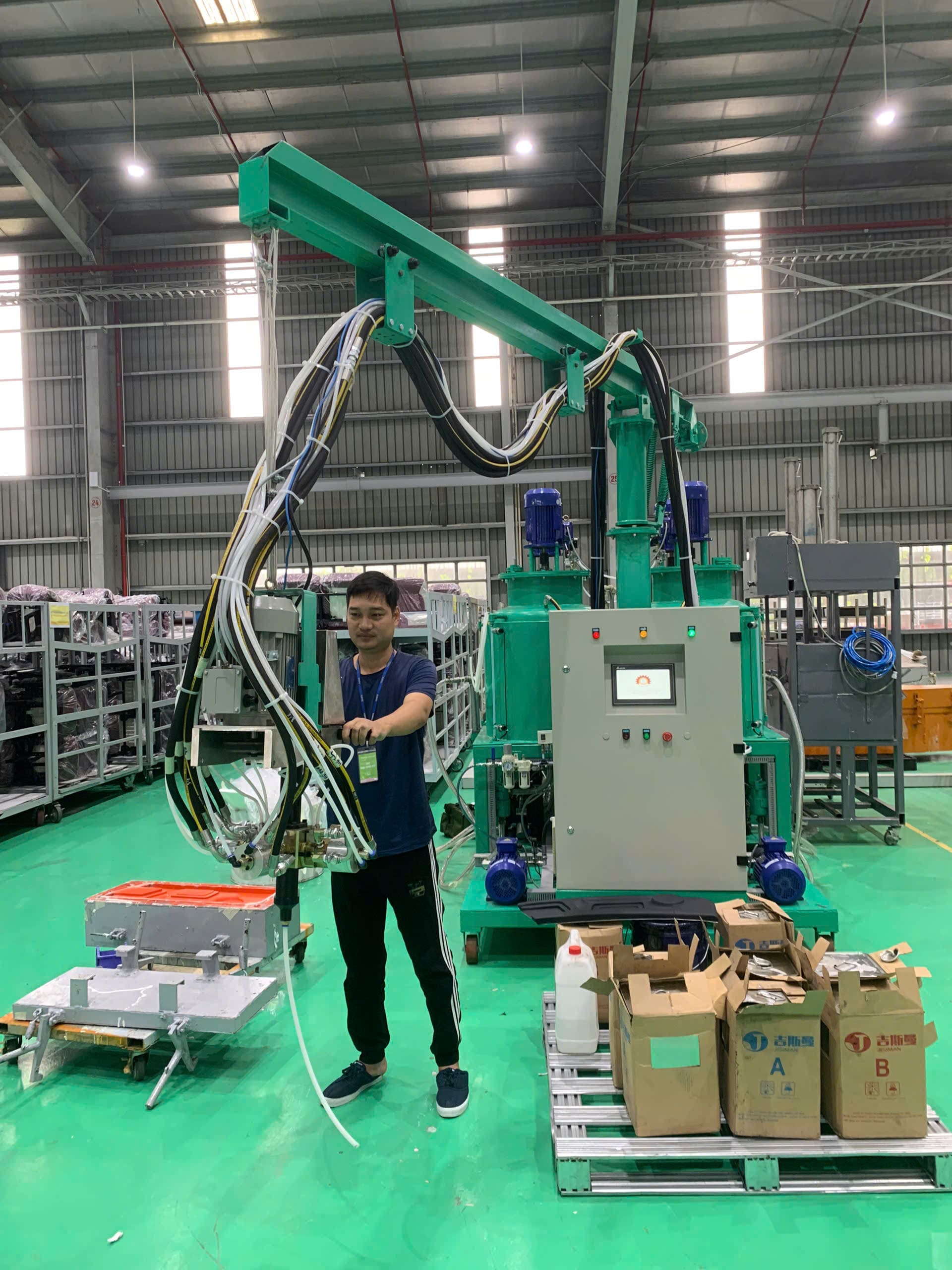 sử dụng máy phun pu