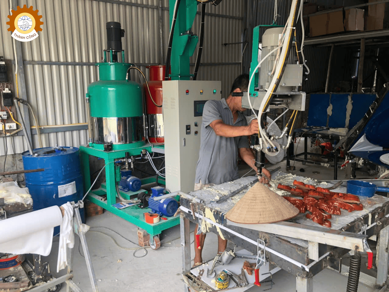 máy phun pu phào chỉ