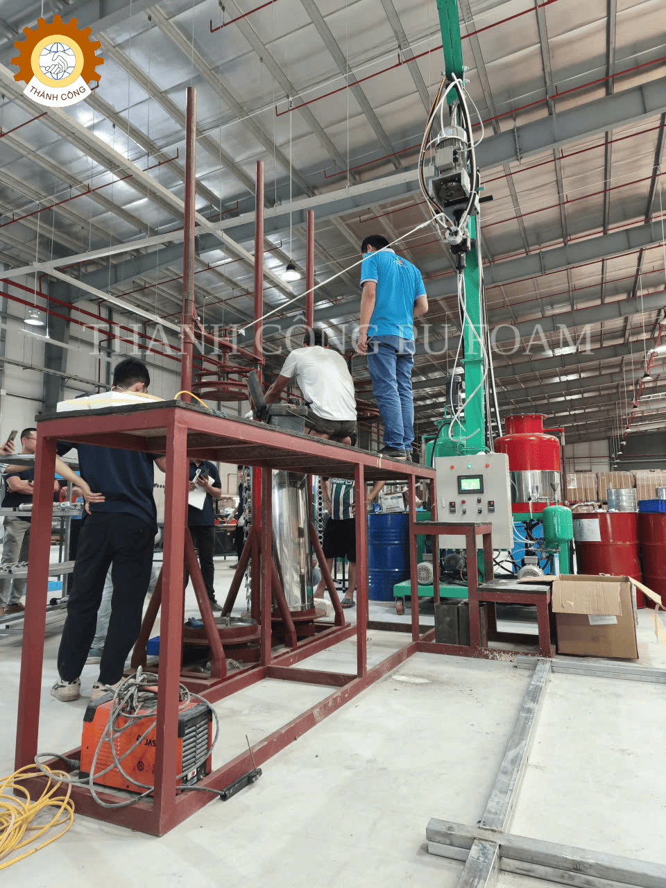 phun pu bảo ôn bình năng lượng mặt trời