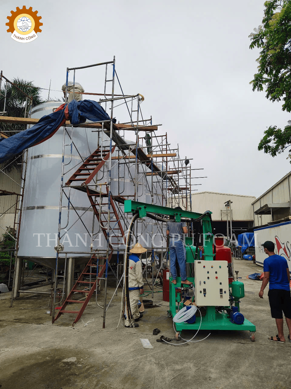 máy phun pu bảo ôn