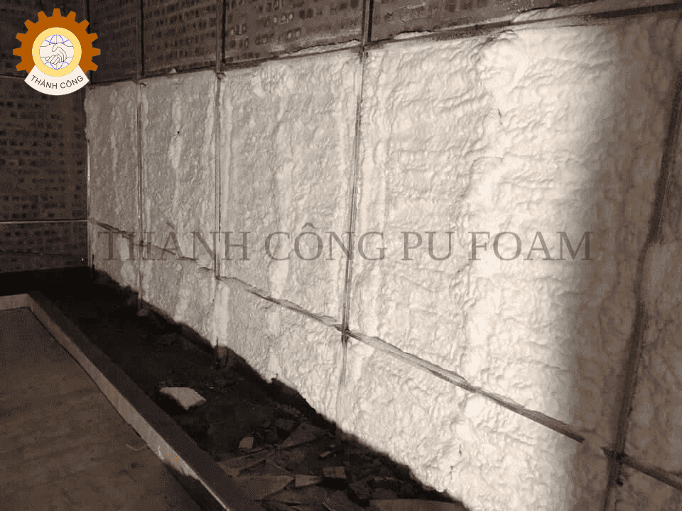 máy phun PU cách nhiệt tường và vách ngăn