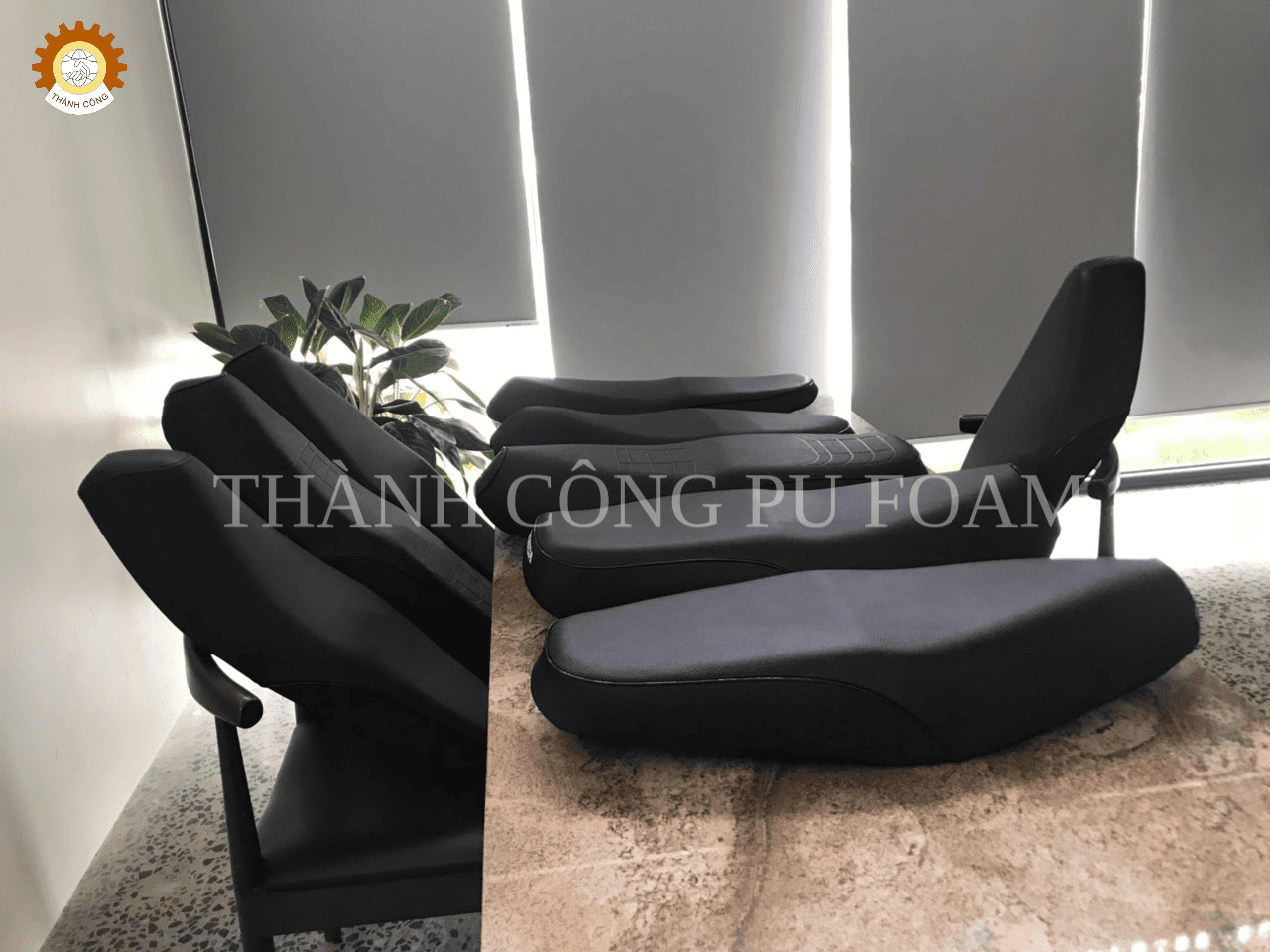 máy đổ mút PU yên xe