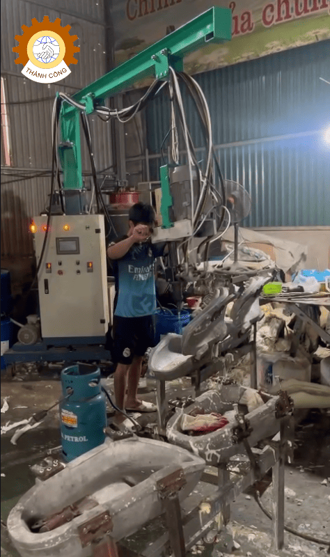 Phun PU Vào Khuôn Đúng Cách: Bí Quyết Tạo Ra Sản Phẩm Chất Lượng Cao
