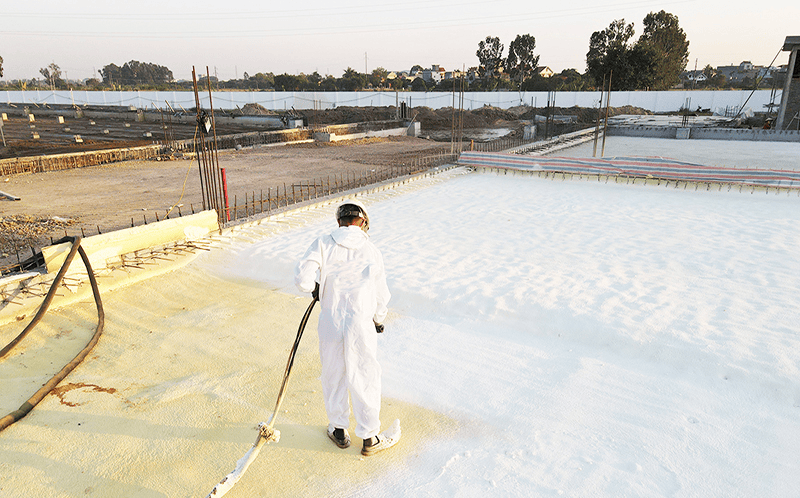 Máy Phun PU Có Thể Phun Cách Nhiệt, Cách Âm Cho Vật Liệu Nào Ngoài Mái Tôn?