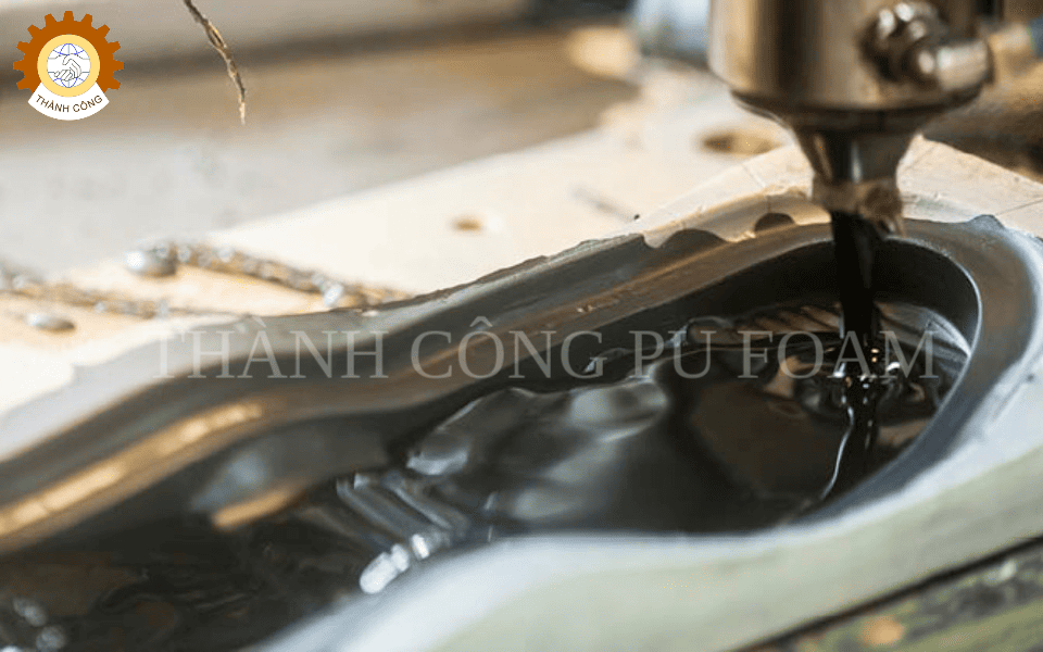 Công Nghệ Sản Xuất  "Đế Giày Dép" Bằng Máy Phun PU