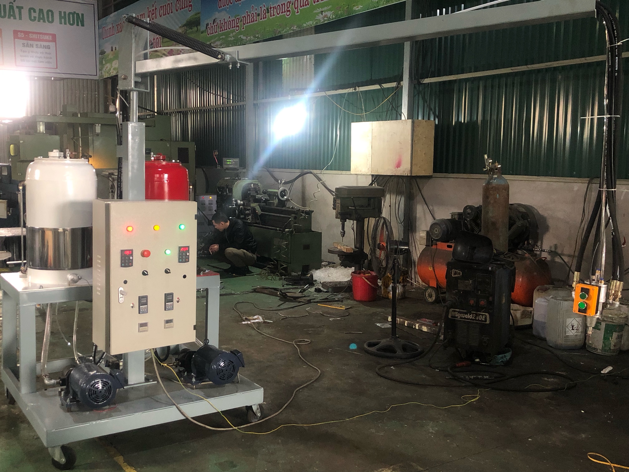 Máy phun Pu Foam Thấp Áp