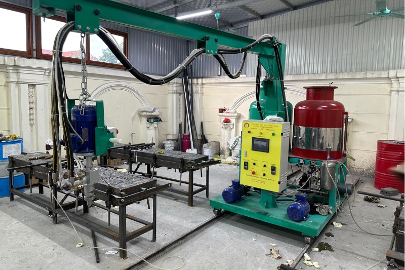 Máy đổ phào chỉ pu