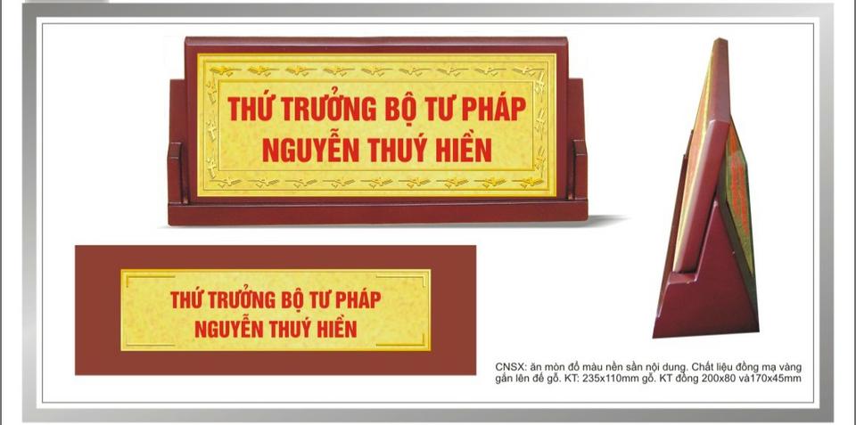 Biển chức danh hình tam giác