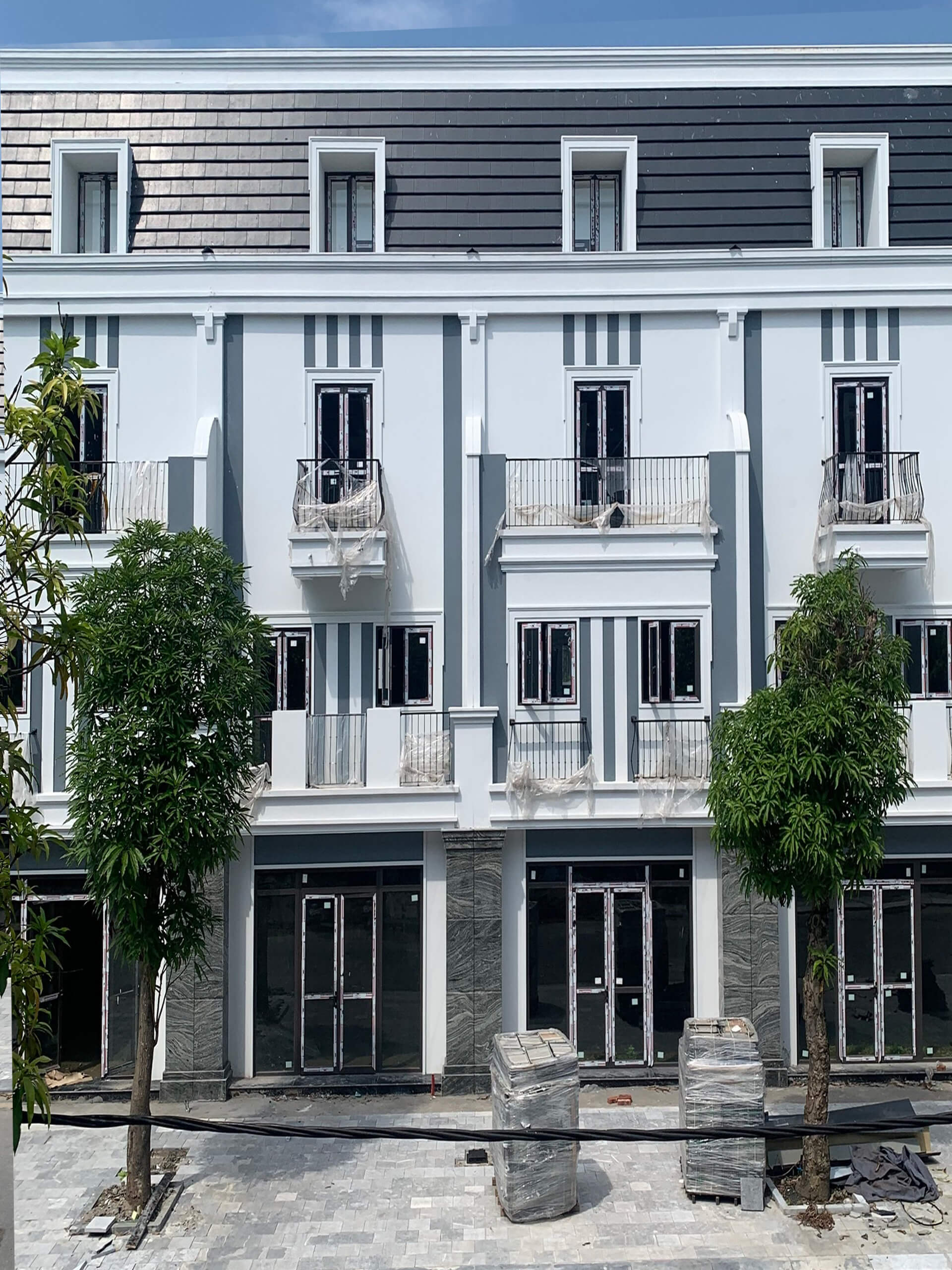 mặt trước nhà
