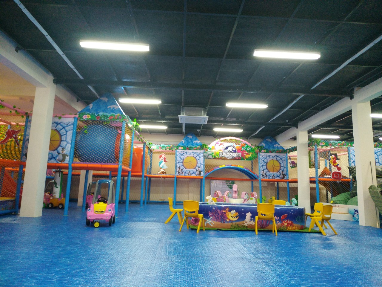 nền sân lên là xốp sàn 3D cho bé tránh va chạm