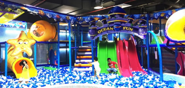 trẻ vui chơi tại khu vui chơi liên hoàn