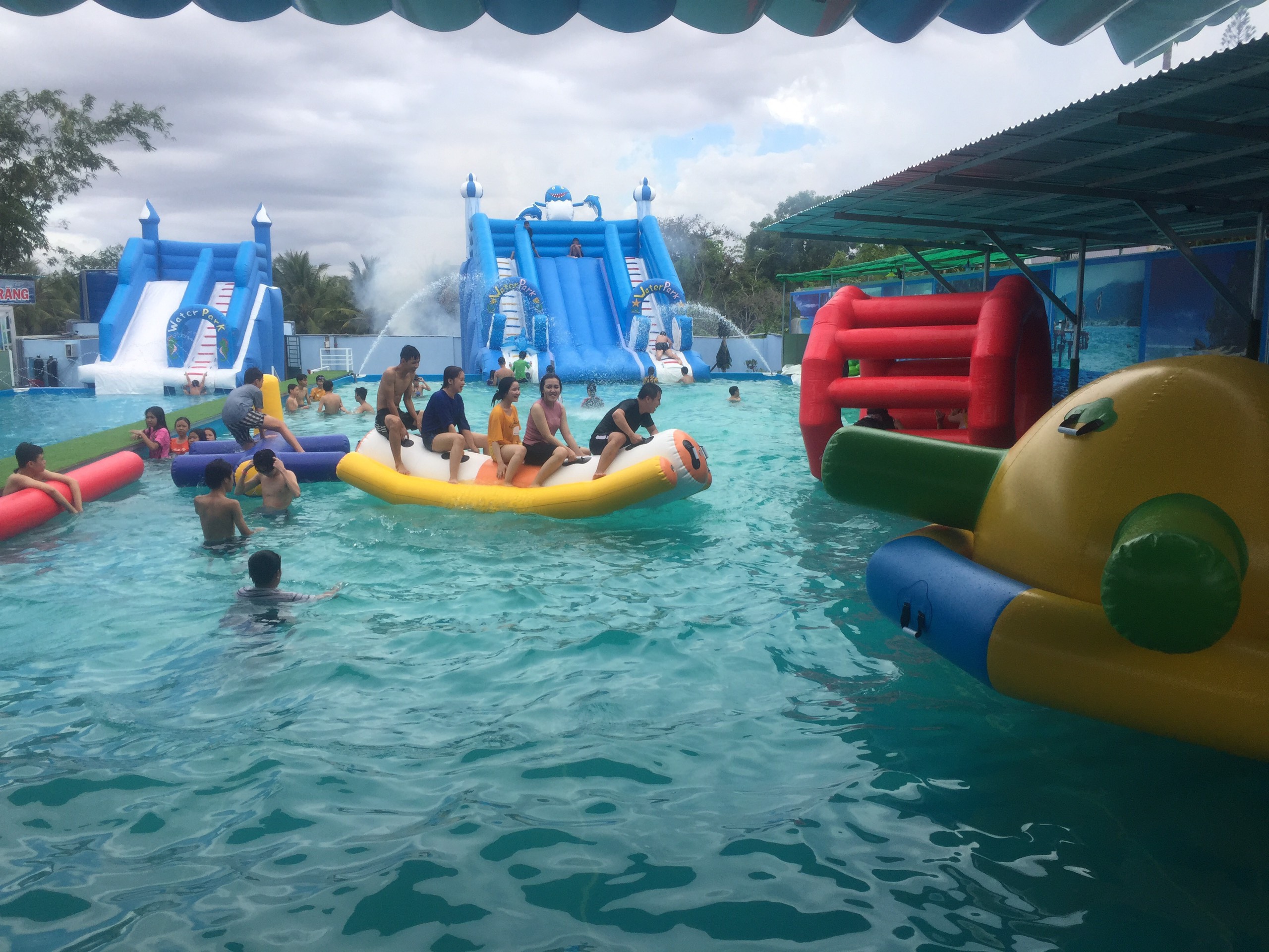 Đồ chơi bơm hơi khu vui chơi