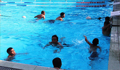 vận hành bể bơi thường xuyên