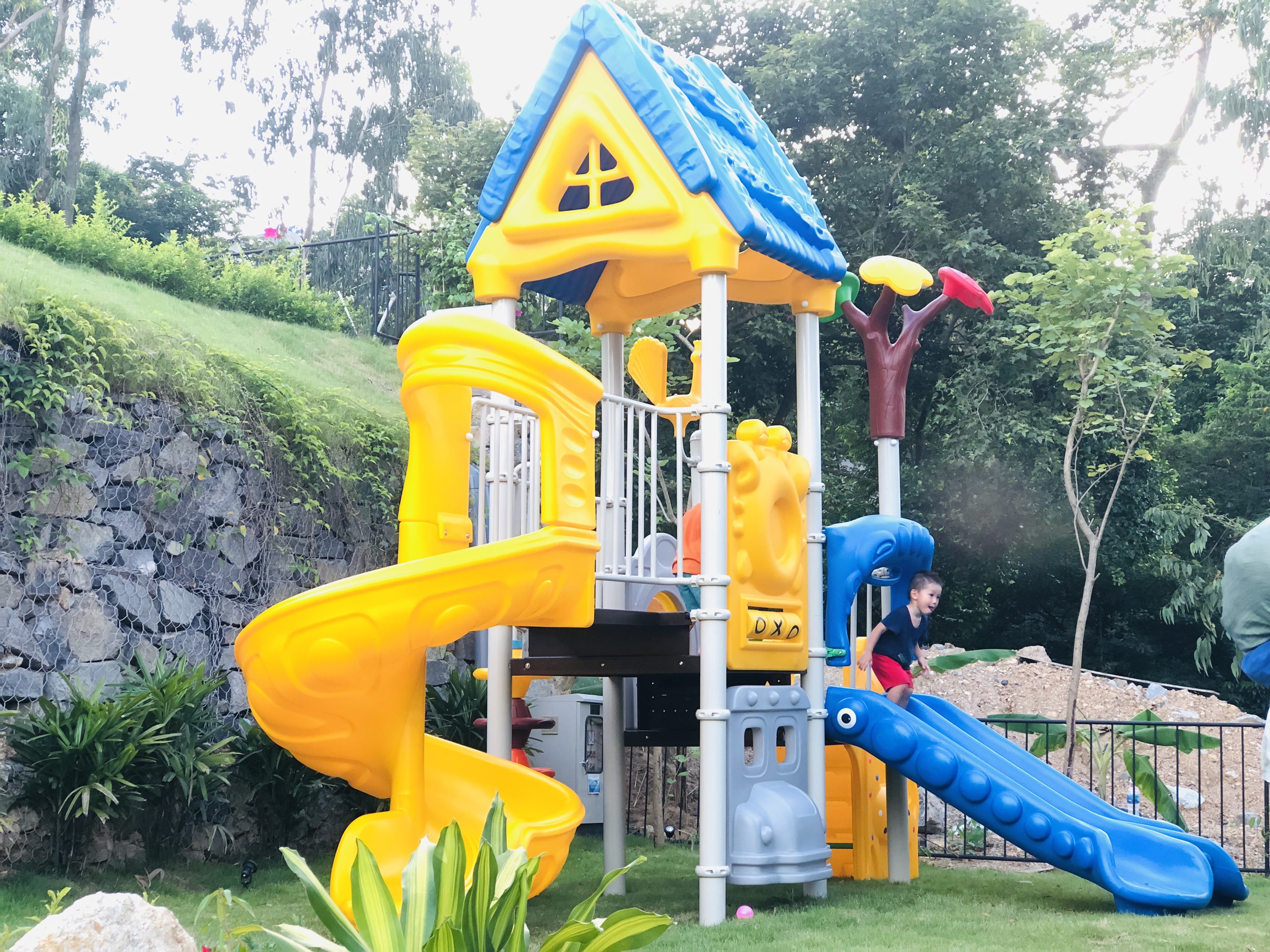 bộ vận động liên hoàn ngoài trời