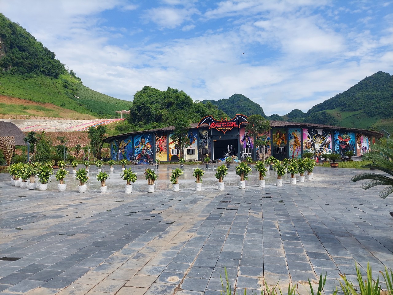 khu vui chơi batcave game center