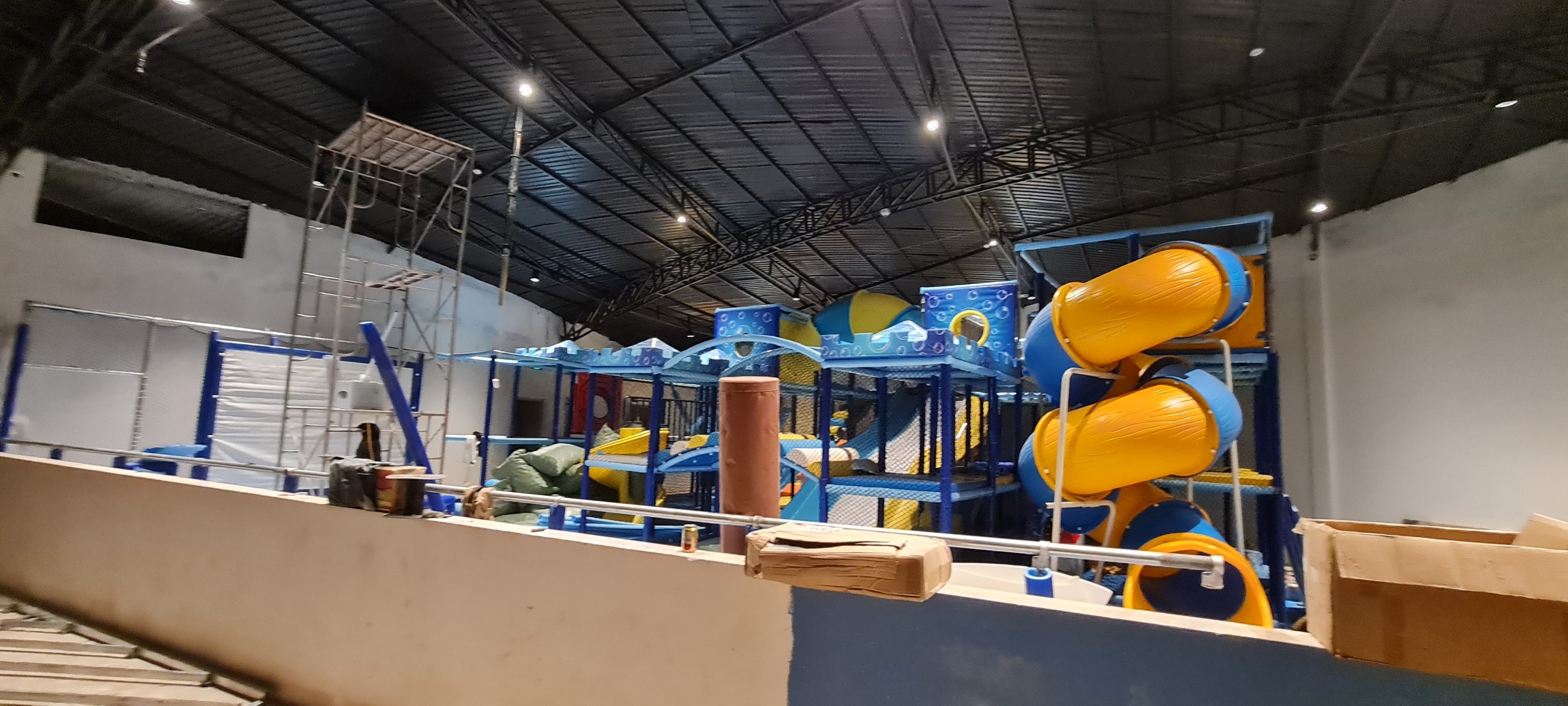 khu vui chơi batcave game center