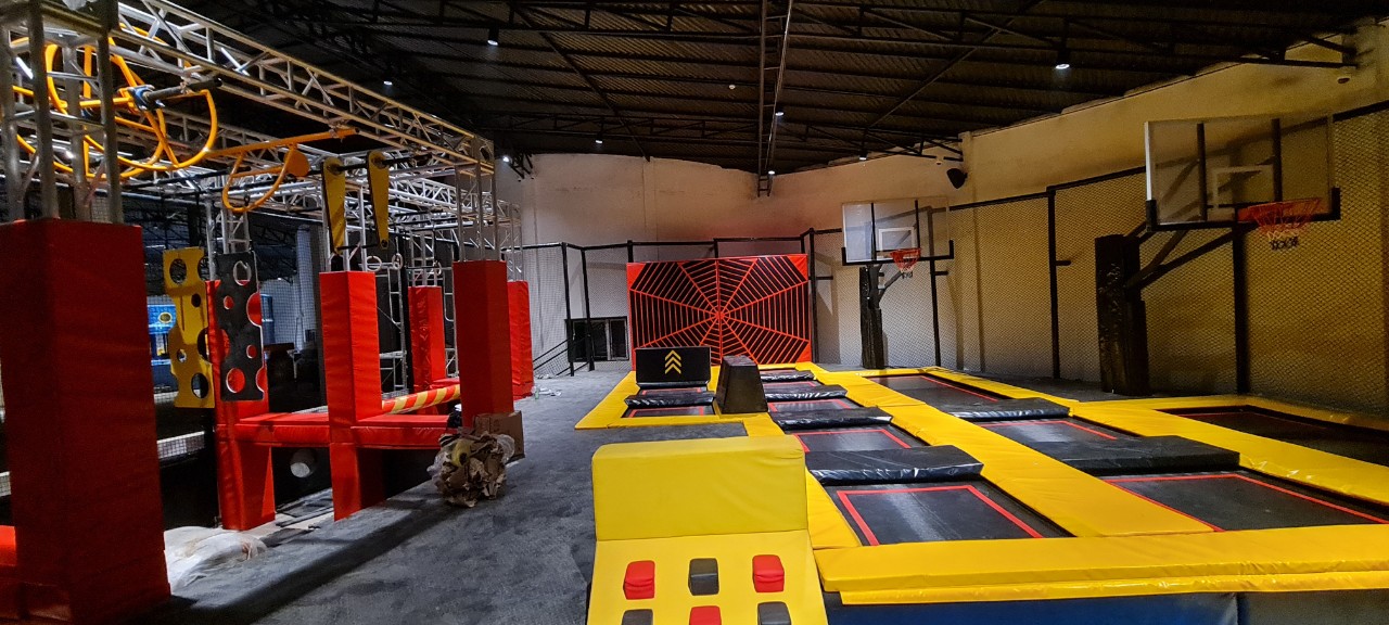 khu vui chơi batcave game center