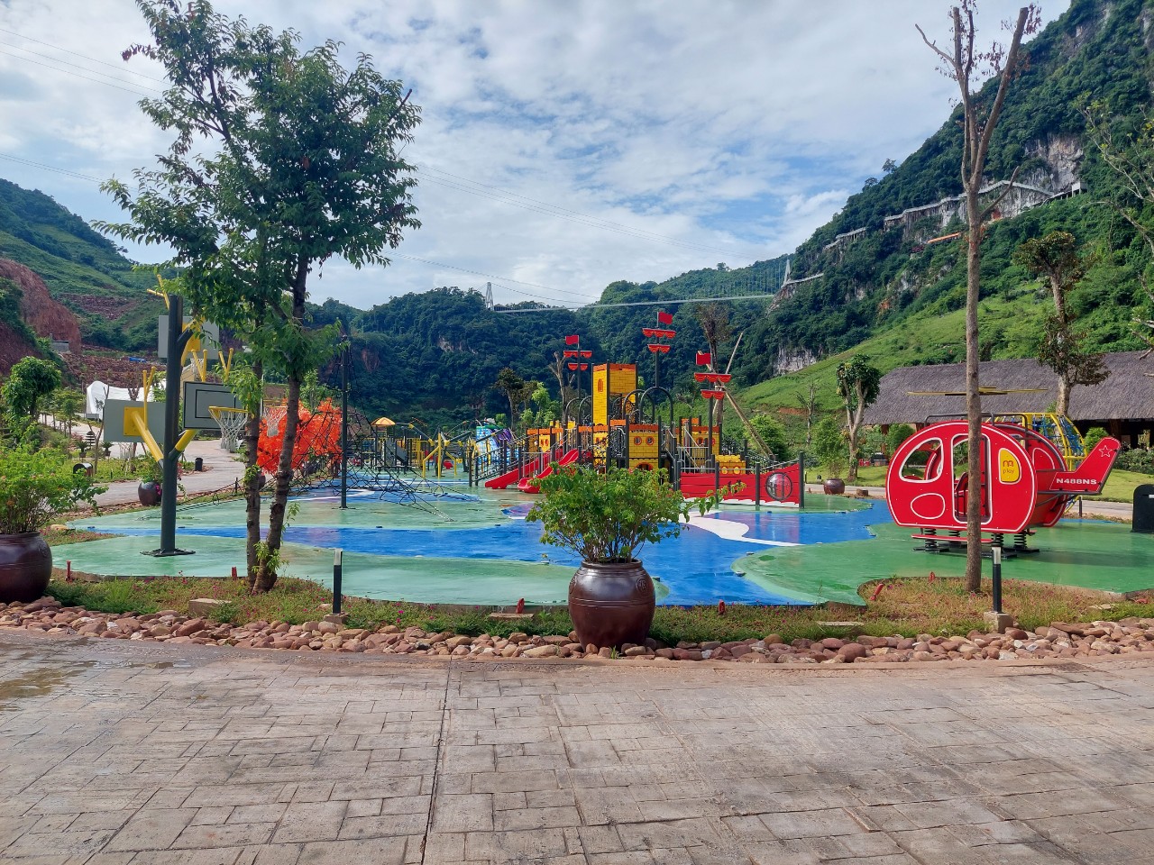 khu vui chơi batcave game center