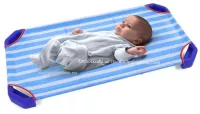 Giường lưới mầm non mầu sọc xanh trắng - không nan
