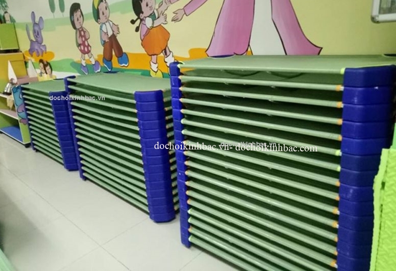 Giường lưới mầm non mầu xanh lá
